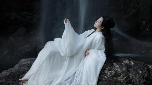 《陈逸凡张岩》地摊小吃，我竟吃出超能力！章节目录精彩试读