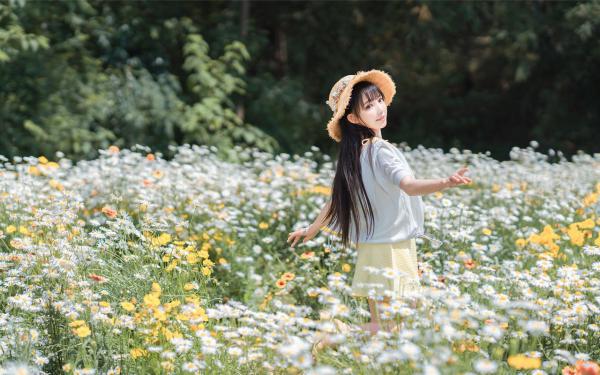 《林小小秦屿深》全文免费章节在线试读 末世女穿七零，替嫁军官吃瓜忙小说