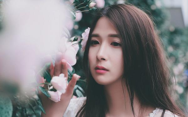 《肃王江嫣白杏》我死的那年，他在青楼替我立牌位大结局精彩试读